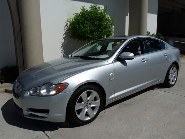 JAGUAR XF 2010 photo 2