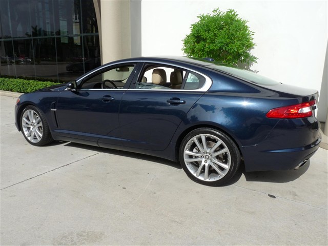 JAGUAR XF 2010 photo 3