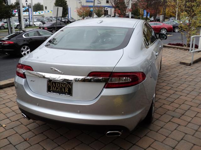 JAGUAR XF 2010 photo 2