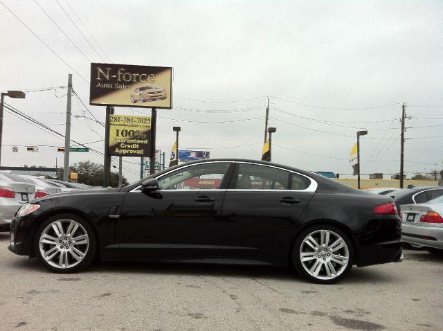 JAGUAR XF SE 5-door Sedan