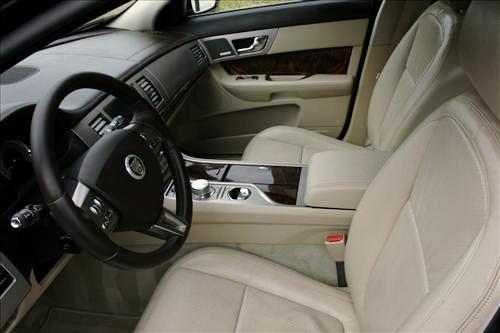 JAGUAR XF 2010 photo 2