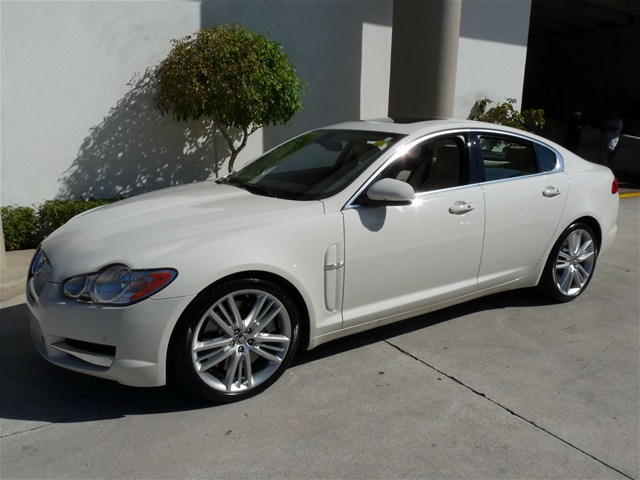 JAGUAR XF 2010 photo 2