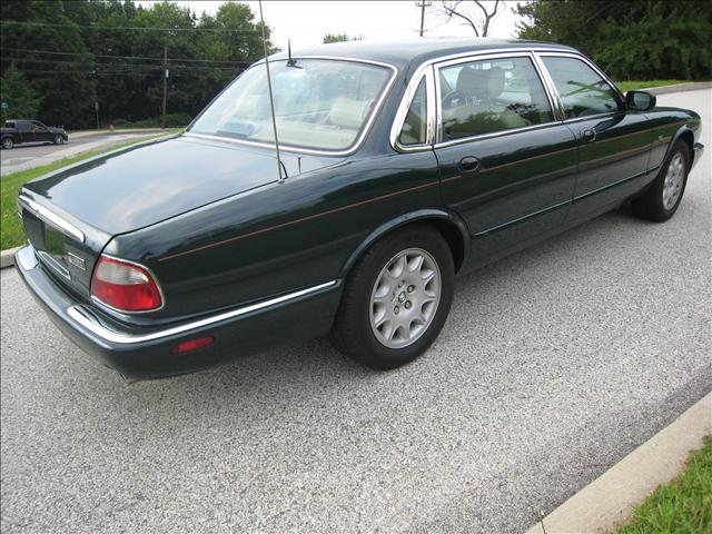 JAGUAR XJ8 ESi Sedan