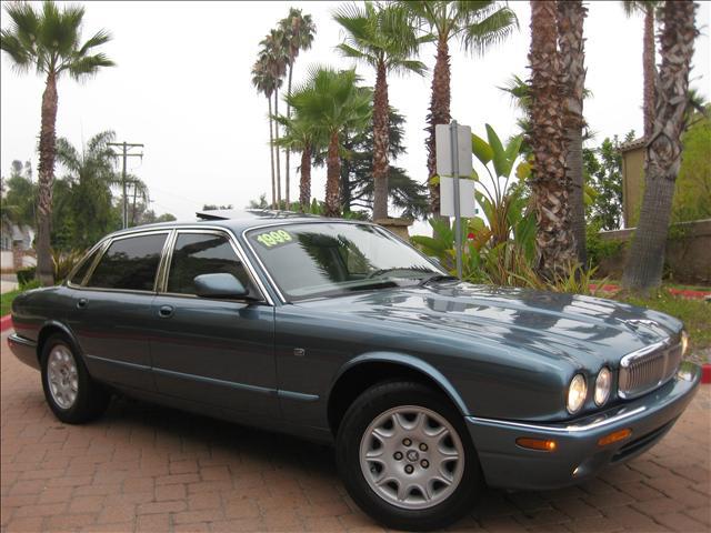 JAGUAR XJ8 4dr 4WD SLE Commercial Sedan