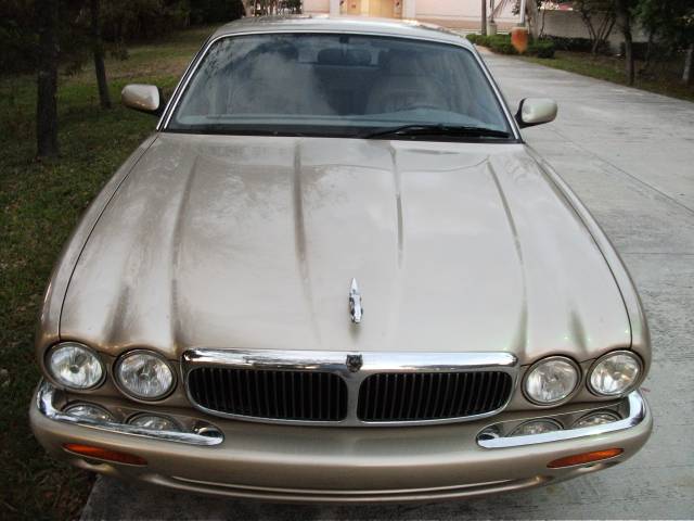 JAGUAR XJ8 Base Sedan