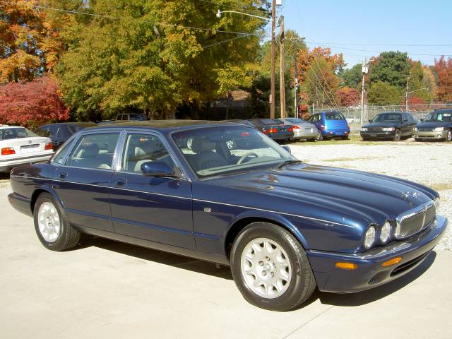 JAGUAR XJ8 Base Sedan