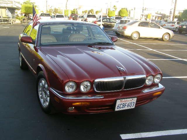 JAGUAR XJ8 Base Sedan