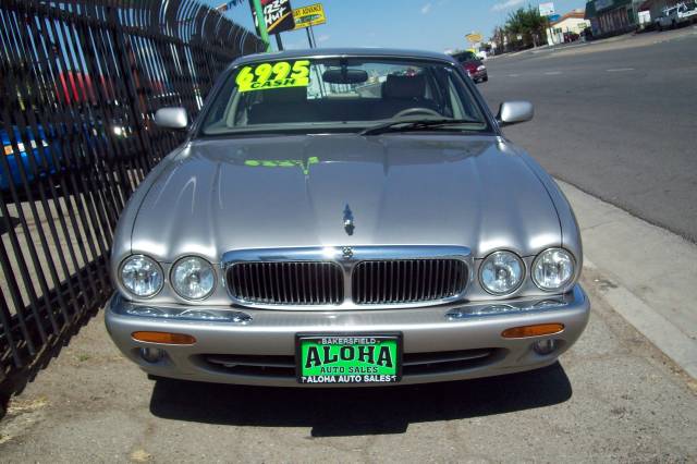 JAGUAR XJ8 Base Sedan