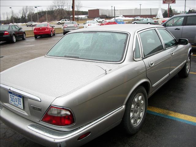 JAGUAR XJ8 Base Sedan