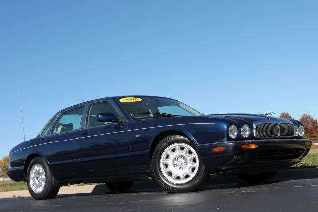 JAGUAR XJ8 Base Sedan