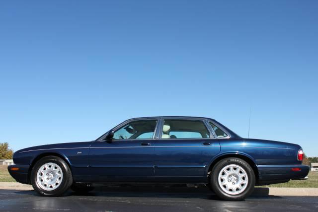 JAGUAR XJ8 2000 photo 3