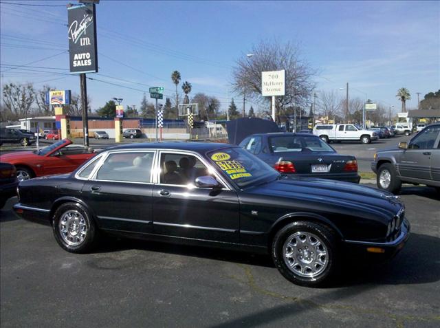 JAGUAR XJ8 Base Sedan