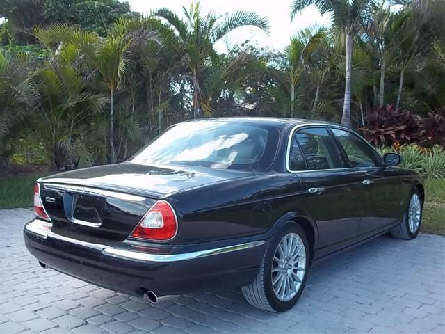 JAGUAR XJ8 2007 photo 2