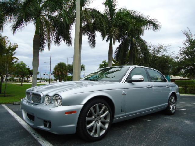 JAGUAR XJ8 ESi Sedan