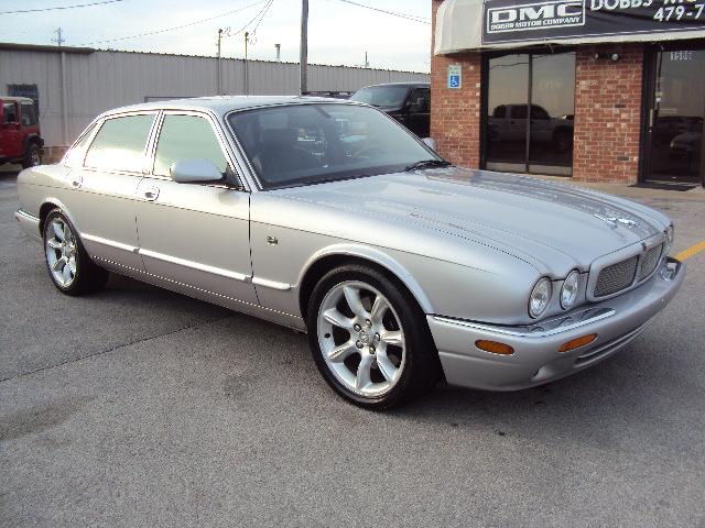 JAGUAR XJR 2000 photo 1