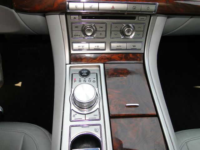 JAGUAR XF 2009 photo 14