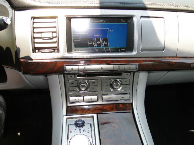 JAGUAR XF 2009 photo 21