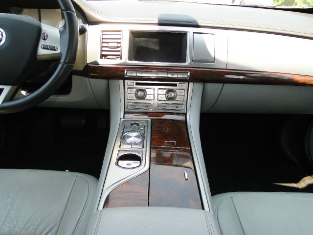 JAGUAR XF 2009 photo 25