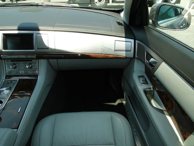 JAGUAR XF 2009 photo 9