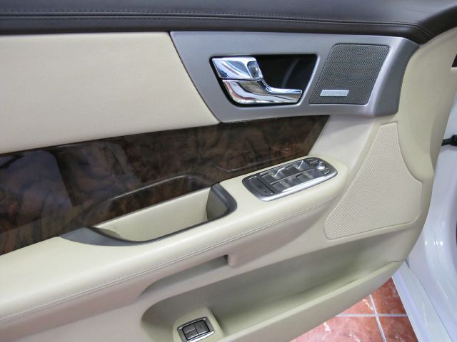 JAGUAR XF 2009 photo 14