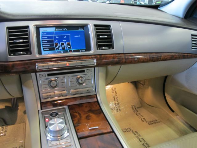 JAGUAR XF 2009 photo 18