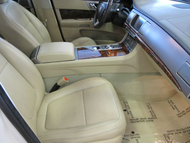 JAGUAR XF 2009 photo 3