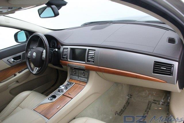 JAGUAR XF 2010 photo 126