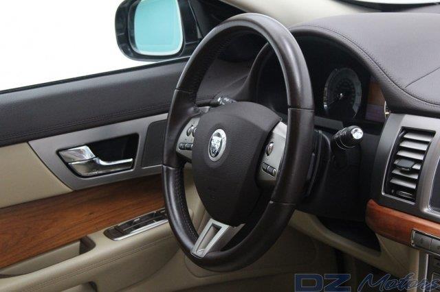 JAGUAR XF 2010 photo 55