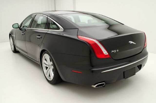 JAGUAR XJ 2011 photo 2