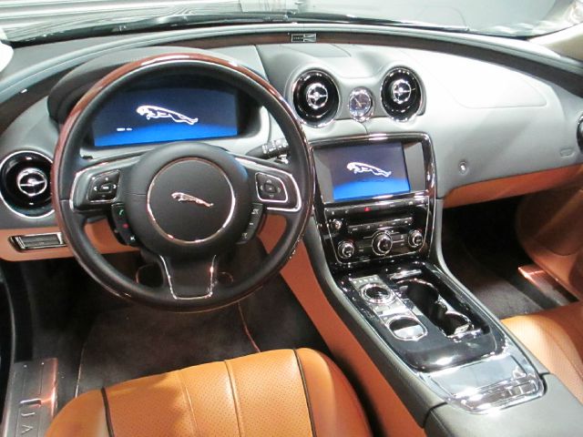 JAGUAR XJ 2012 photo 21