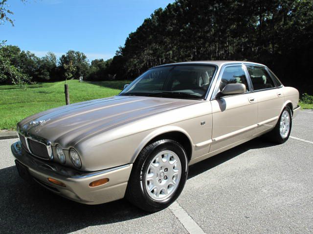 JAGUAR XJ8 2002 photo 3