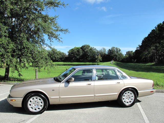 JAGUAR XJ8 2002 photo 4