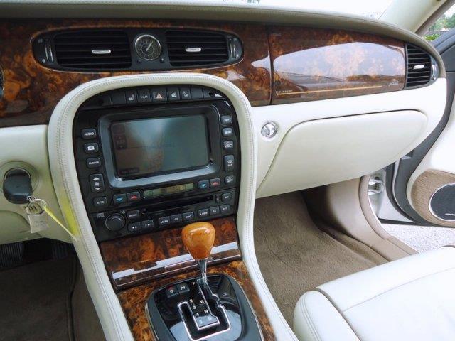 JAGUAR XJ Series 2005 photo 14