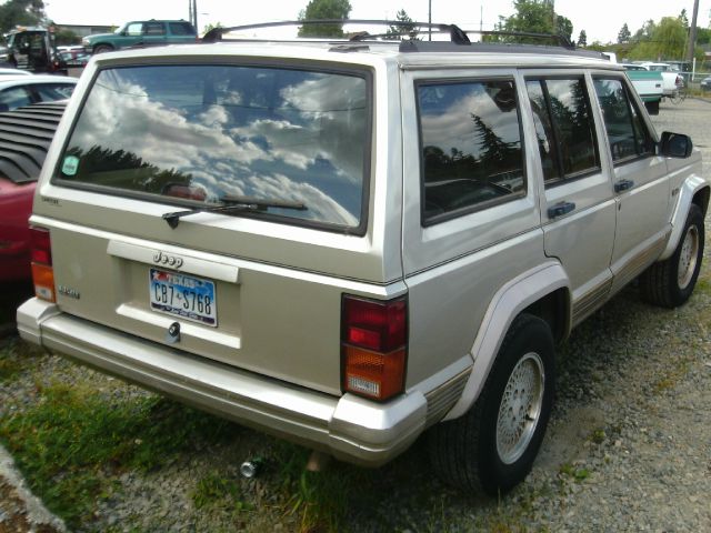 Jeep Cherokee Elk/avenger SUV