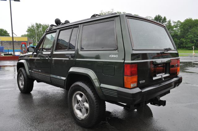 Jeep Cherokee Touring 4WD SUV