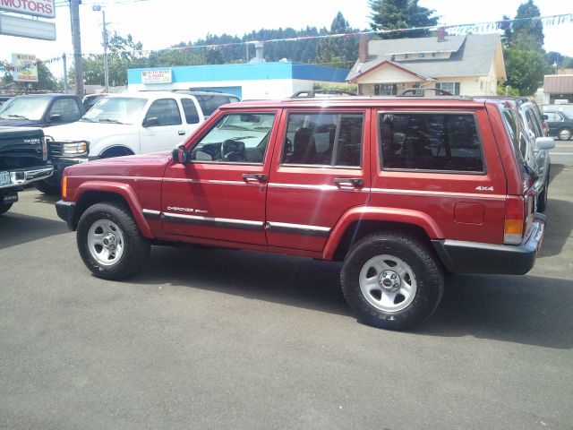 Jeep Cherokee Base GLS LX SUV