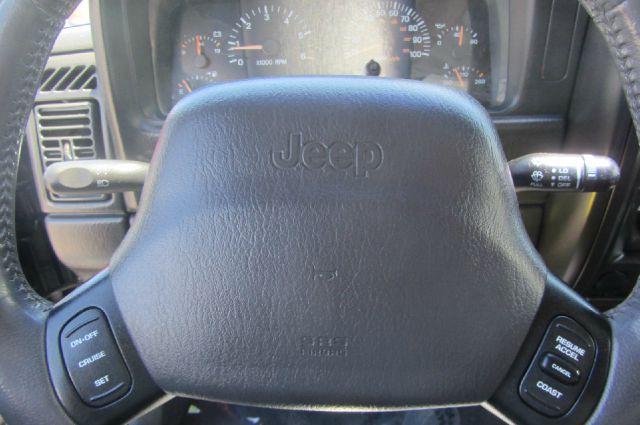 Jeep Cherokee 2000 photo 25