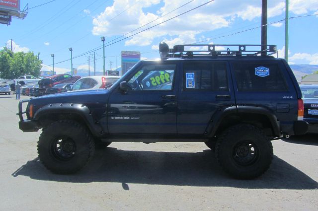 Jeep Cherokee 2000 photo 9