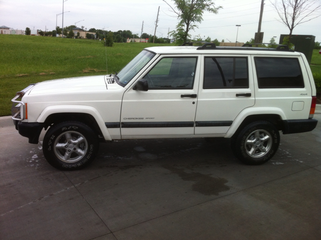 Jeep Cherokee 2000 photo 3