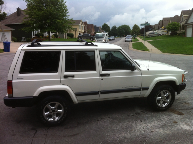 Jeep Cherokee 2000 photo 4