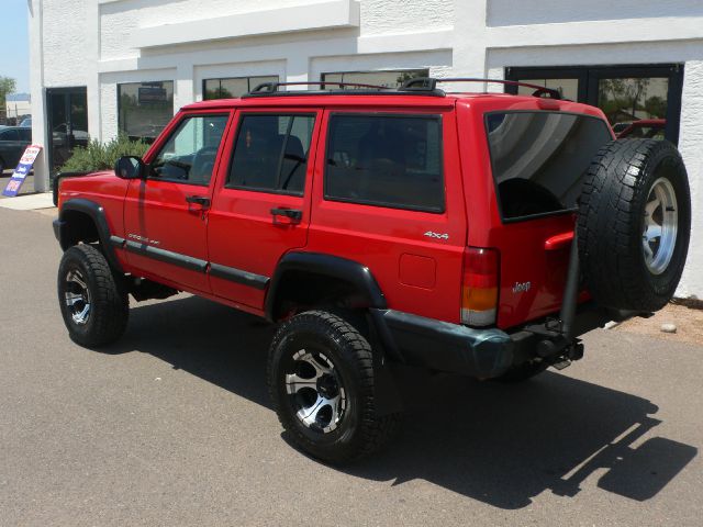 Jeep Cherokee 2000 photo 2