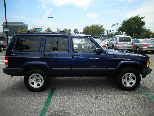 Jeep Cherokee 2000 photo 3