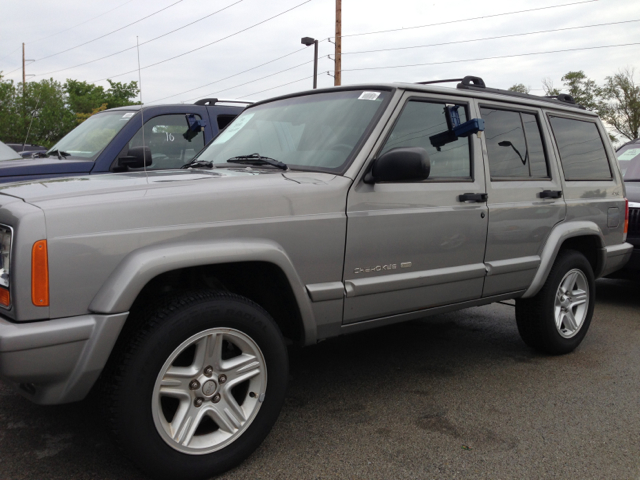 Jeep Cherokee 2000 photo 2