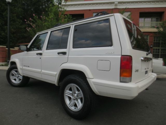 Jeep Cherokee 2000 photo 3