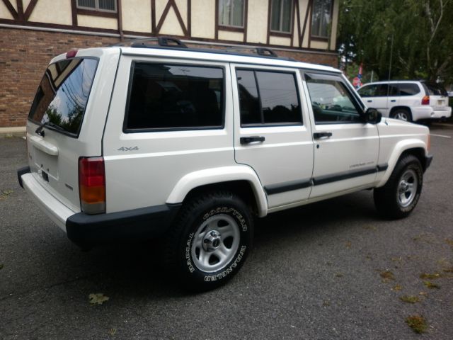 Jeep Cherokee 2000 photo 1