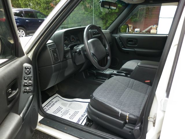 Jeep Cherokee 2000 photo 4