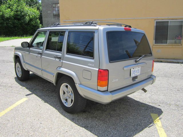 Jeep Cherokee Cross Country SUV