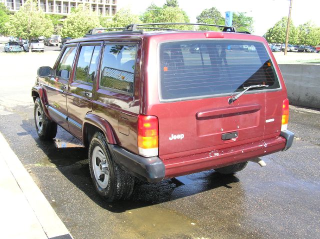 Jeep Cherokee 2000 photo 4