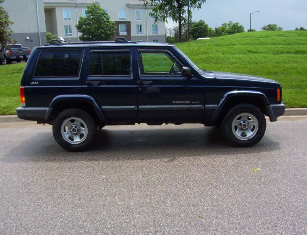 Jeep Cherokee 2000 photo 1