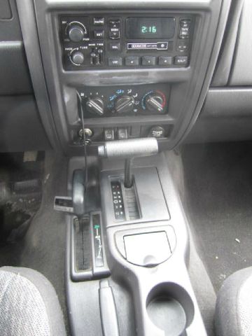 Jeep Cherokee 2000 photo 2